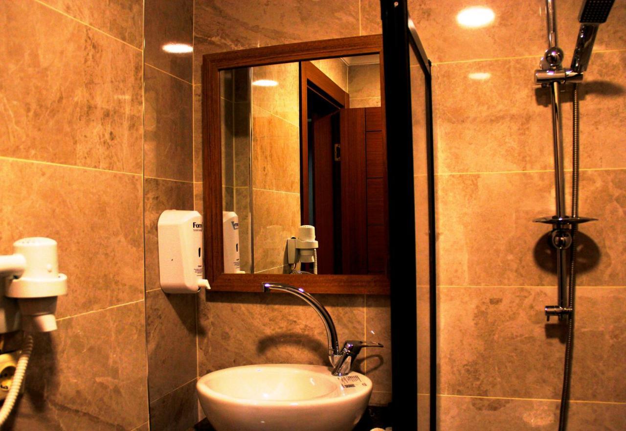 Gross Hotel Истанбул Екстериор снимка